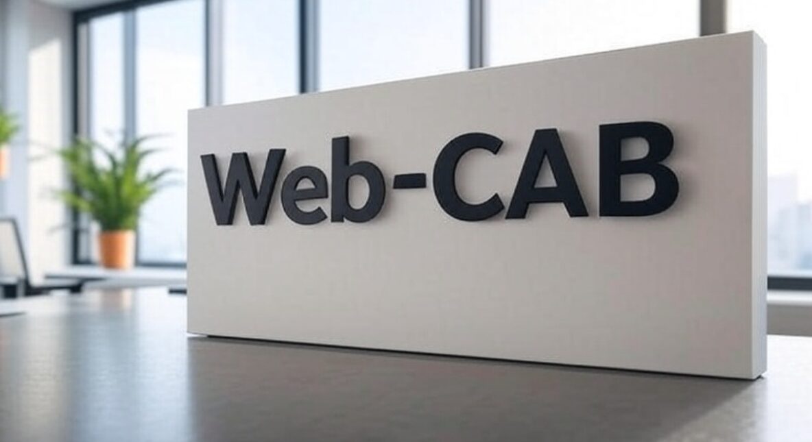 壁に大きな文字で「Web-CAB」と書かれた画像